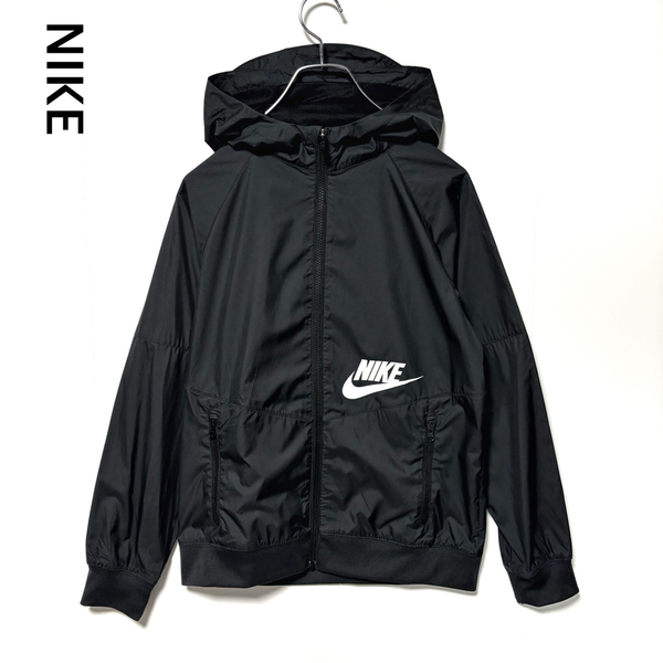 *ナイキ NIKE フード付き ナイロンジャケット プリントロゴ ジップアップ 黒 ブラック キッズLサイズ 150 160cm相当