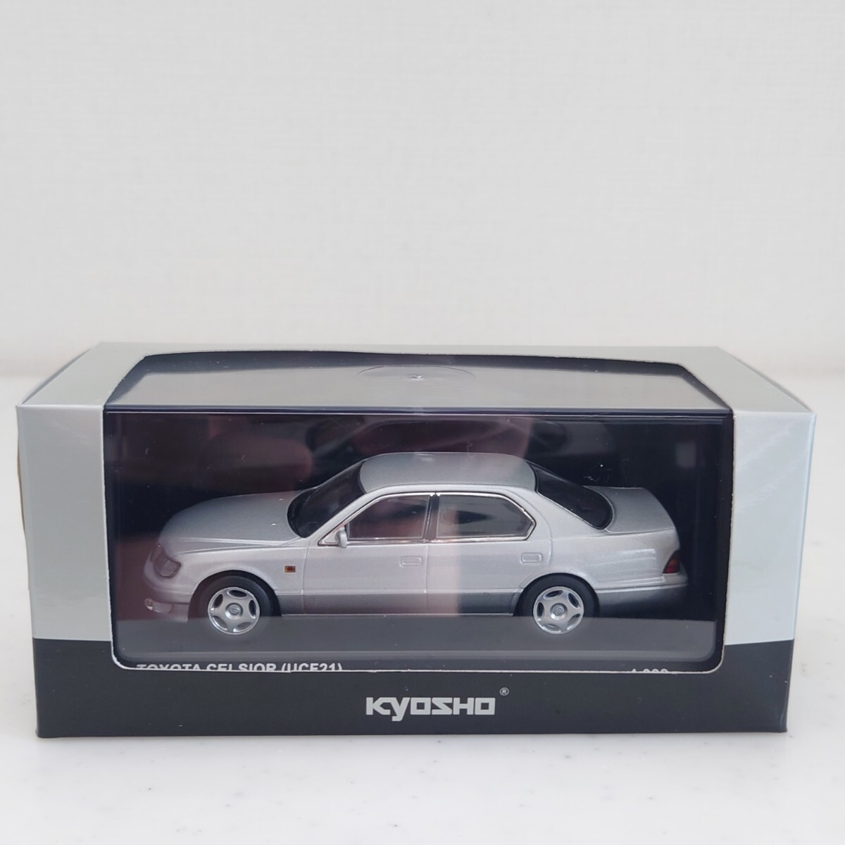 WIT'S 30セルシオ後期 F Package ホワイト 1/43ミニカー