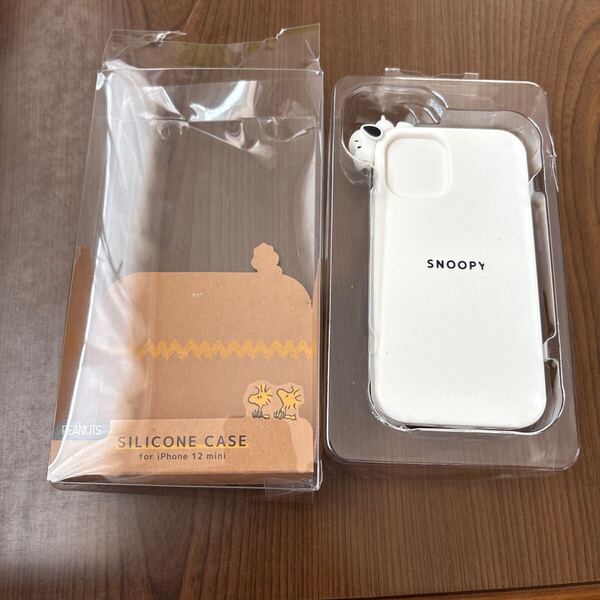 706p1814☆ グルマンディーズ ピーナッツ iPhone12 mini(5.4インチ)対応 シリコンケース スヌーピー SNG-564A ホワイト