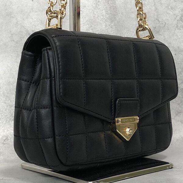 MICHAEL KORS マイケルコース SOHO ソーホー チェーン ショルダーバッグ ラムスキン レザー キルティング 黒 ブラック ゴールド フラップ