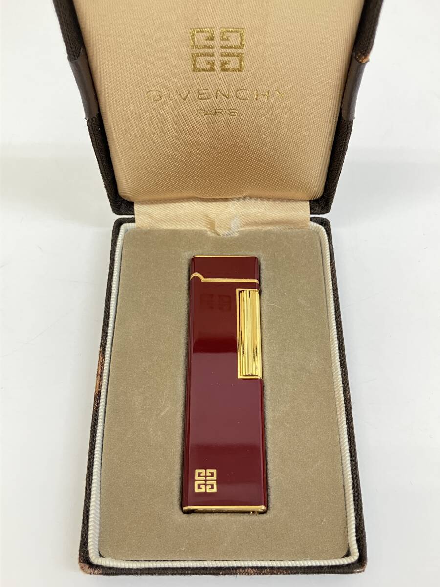 GIVENCHYのストライプデザインのブラウンとゴールドのガス