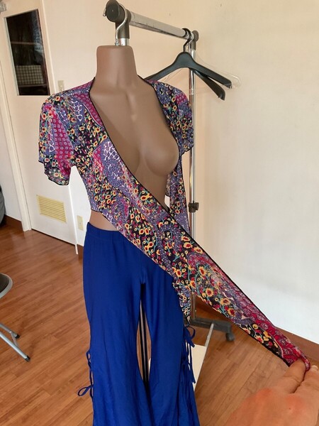 ベリーダンストレーニングウェア中古2カイ点セットジプシーチョリbohemian rose+フレアパンツ