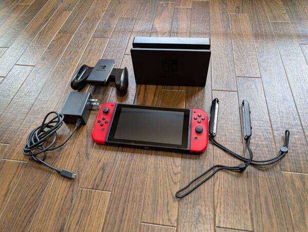 Nintendo HAC-001 Switch マリオカラー 2017年製 家庭用ゲーム機 任天堂 スイッチ 中古