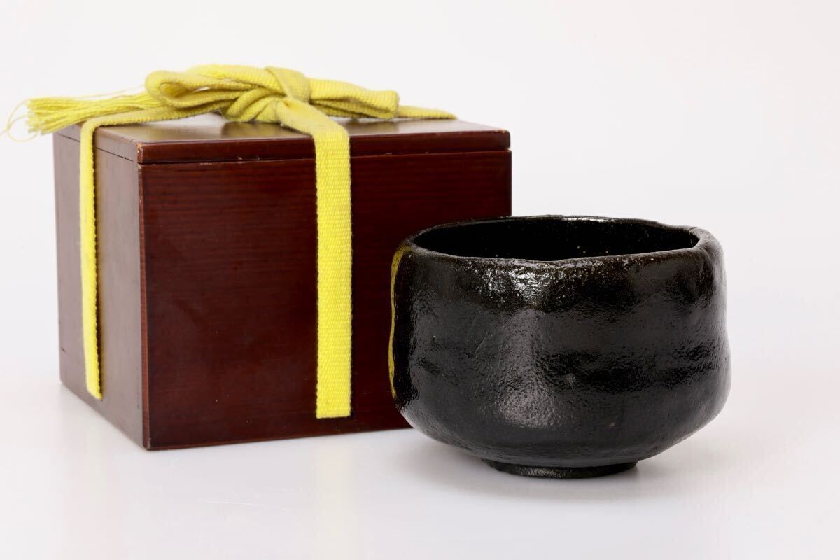 黒茶碗 銘梅衣 宗入 – 鶴田 純久の章 お話