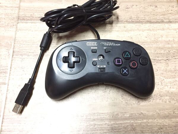 ☆動作品即決☆PS4 ホリ ファイティングコマンダー コントローラー PS4/3 PC対応