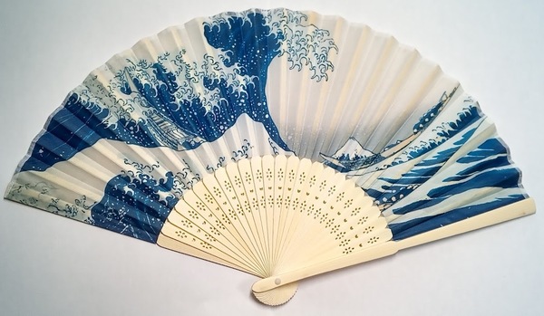 ★すぐに発送します【★高級感あり 富嶽三十六景 扇子 布タイプ 21㎝ 天然竹使用】浮世絵 葛飾北斎 海 富士山 波 和 夏 うちわ 団扇 せんす