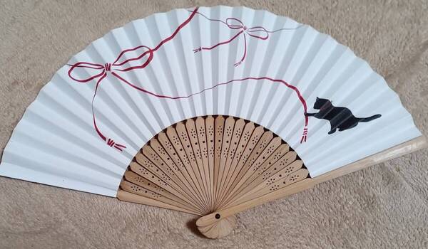 最後の1点です★すぐに/土日祝も発送します!【★高級品! ねこ 扇子 21㎝ 天然竹使用】ネコ 猫 リボン 蝶 ちょう 和柄 夏 扇子 うちわ 団扇