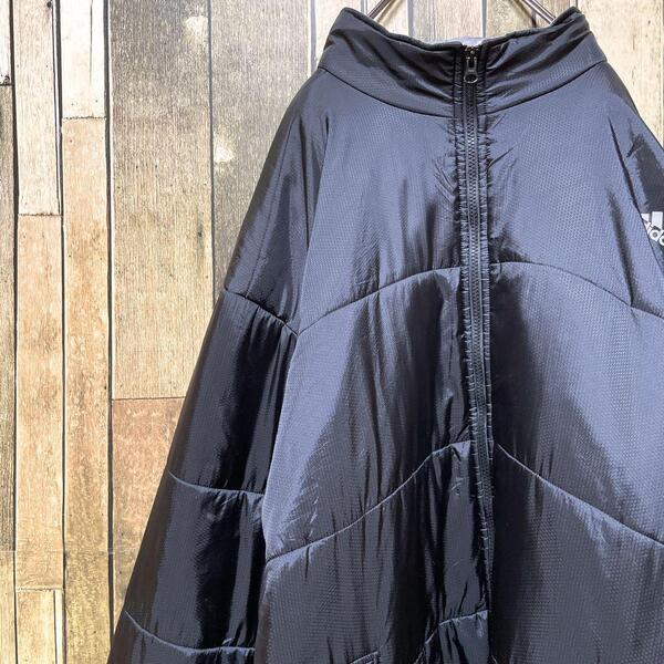 《激レア》アディダス adidas 黒☆ダウンジャケット XL デカロゴ ビッグロゴ ビッグプリント パフォーマンス サイドスリット ブラック h