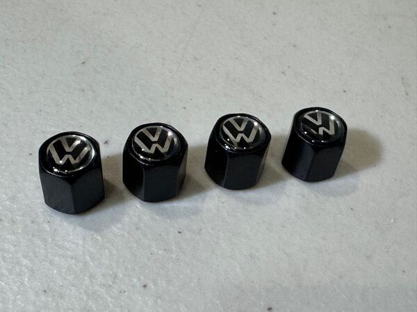 黒 VW フォルクスワーゲン エアバルブキャップ 検索 ゴルフ ニュービートル ワーゲンバス ティグアン ポロ T-Cross トゥーラン