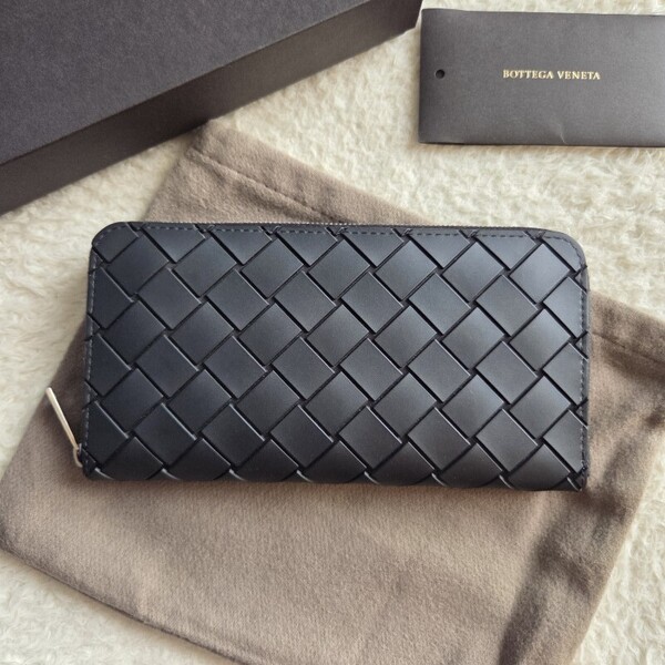 新品 BOTTEGA VENETA ボッテガヴェネタ ラバー イントレチャート ジップ 長財布 ブラック 593217VBWL18803 国内完売 入手困難