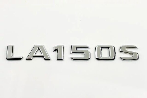送料込 ベンツ風 ダイハツムーヴ型式エンブレム LA150S LA160S カー用品 外装パーツ カーアクセサリー 車 エンブレム