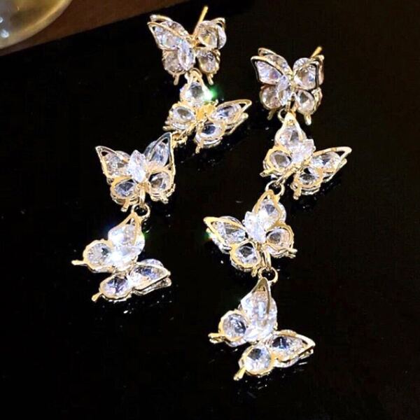 バタフライ 蝶々★揺れるピアス★ビジューピアス 新品 ラインストーンピアス ジルコニアピアス ロングピアス 人工ダイヤモンドピアス