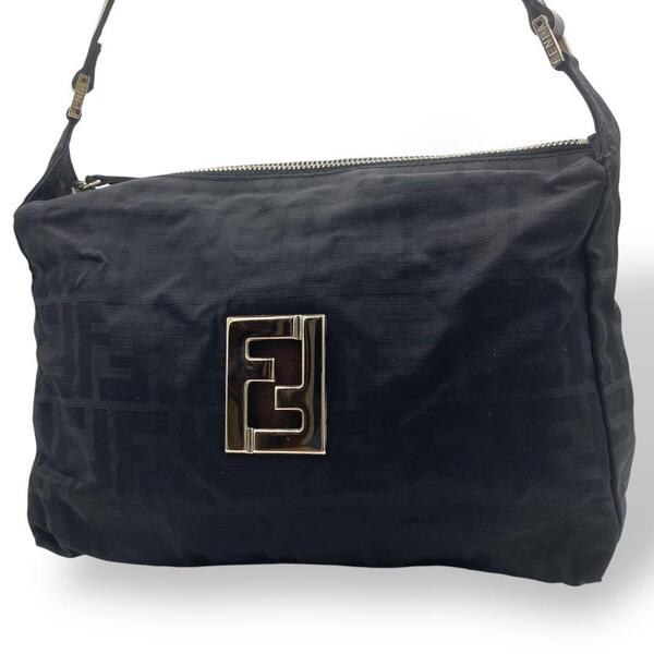 FENDI フェンディ ショルダーバッグ ズッカ柄 FF金具 黒 ブラック