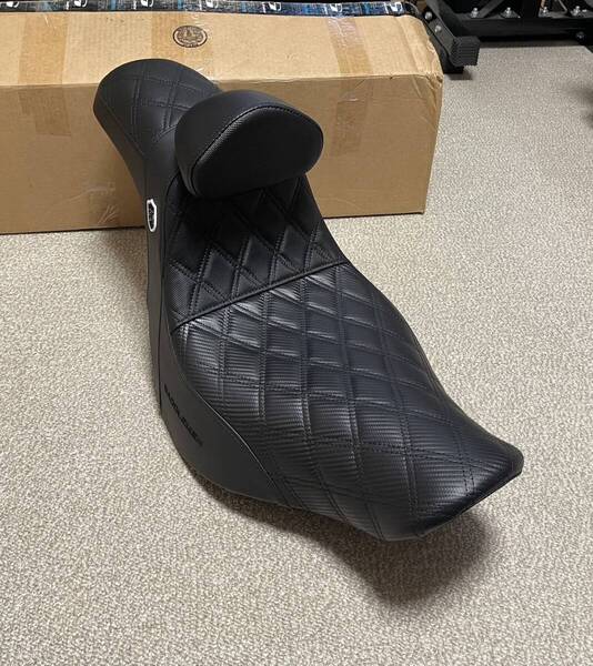 Saddlemen Pro SDC パフォーマンスグリッパーシート FXLRS FXLRST FXLR FLSB