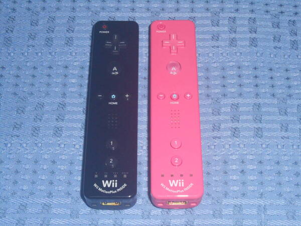Wiiリモコンプラス(Wiiモーションプラス内蔵)2個セット 黒(クロ kuro ブラック) 桃(モモ pink ピンク) RVL-036 任天堂 Nintendo