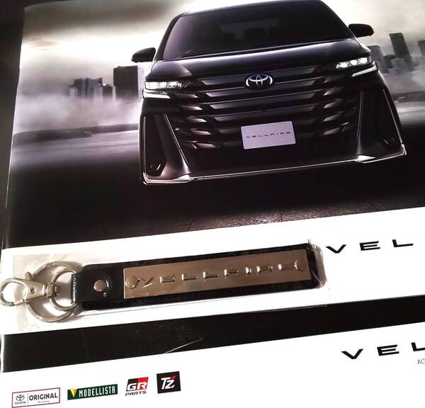 トヨタ 新型ヴェルファイア 40系 純正のキーホルダー