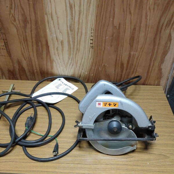 送料無料(1216)makita マキタ 電動工具 丸ノコ マルノコ 丸のこ 5800