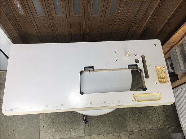 【送料無料】☆JUKI純正 工業用本縫ミシンテーブル 天板 板のみ アーバンホワイト色☆ヒンジと枕棒付き☆【送料無料】