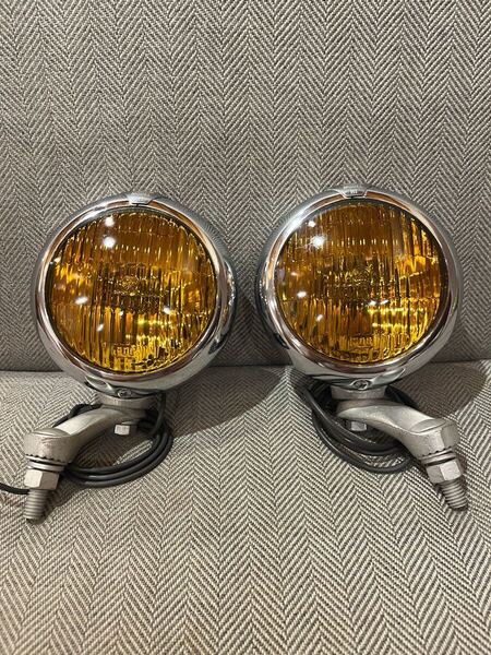 NOS未使用2個セット UNITY H-1 ステー付き ビンテージフォグランプ4インチ アンバーレンズ hotrod ハーレートライアンフchopperbobber