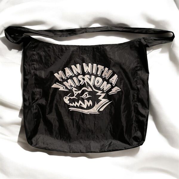 良品 Man With A Mission サコッシュ 大容量 ショルダーバッグ マンウィズアミッション エコバッグ素材 ナイロン ブラック BLACK 黒