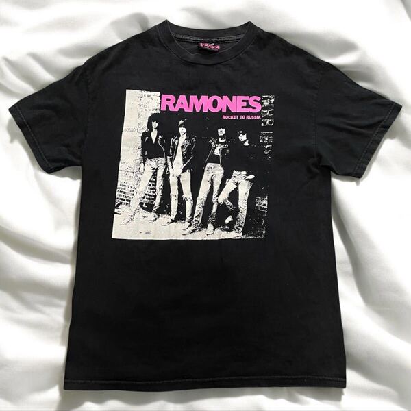 レア 良フェード ラモーンズ Rocket To Russia バンド Tシャツ 黒 90s〜00s Ramones バンT 公式 オリジナル Band ビンテージ 刺繍タグ Y2K