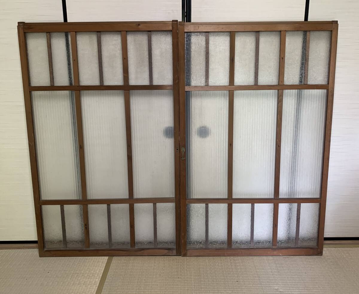 リノベ 木製枠 すりガラス窓 2枚 レトロ 古民具 建具 ビンテージ Amazon.co.jp: H0106(1)【H62cm×W50cm】×2枚アンティーク大正