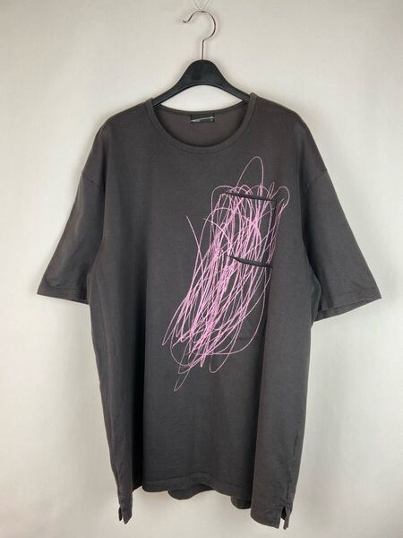 LAD MUSICIAN ARCHIVE CRAYON GRAPHIC W POCKET T-SHIRT