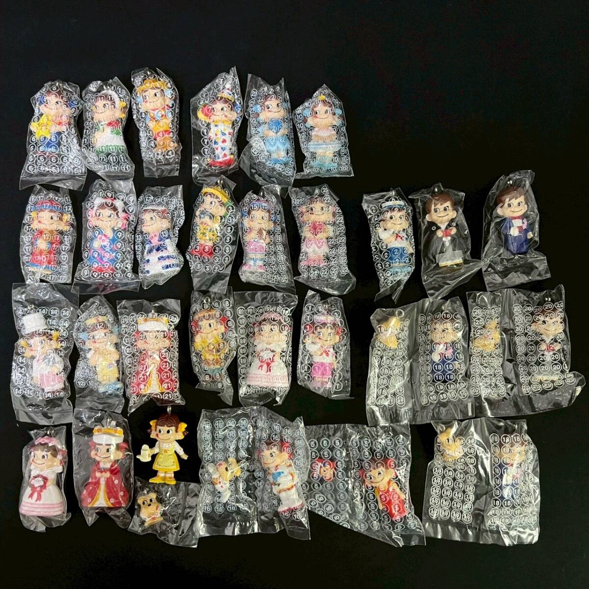 不二家ぺこちゃん】 アンティークキーホルダー 17個まとめ売り