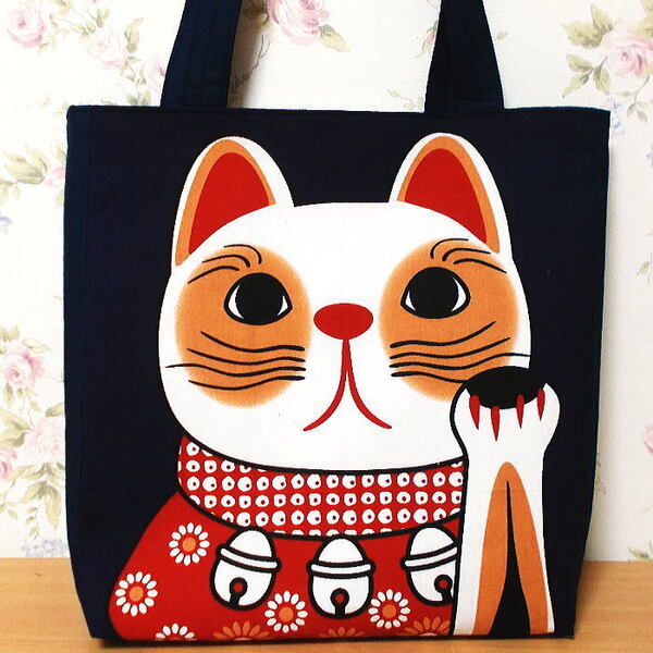 和柄大きめトートバッグ 大きな招き猫 開運招福 ハンドメイド ショルダーバッグ A4 エコバッグ ショッピングバッグ ハンドメイド