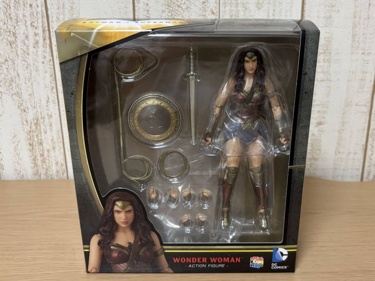 マフェックス　ワンダーウーマン　NO.048 未使用品 Amazon.co.jp: MAFEX マフェックス WONDER WOMAN 『ワンダー