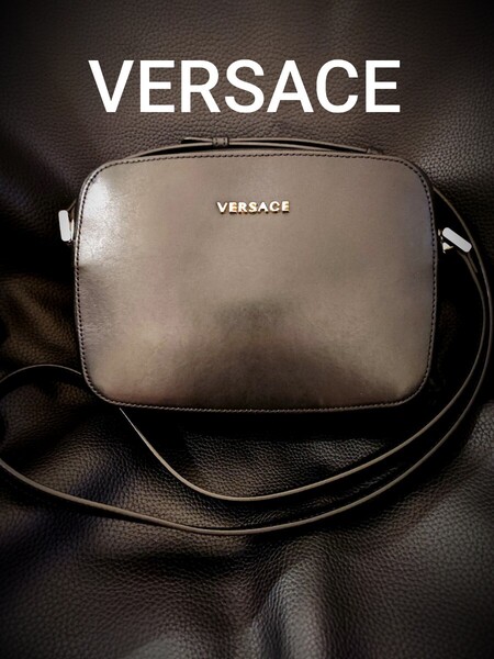 美品 VERSACE ヴェルサーチ 本革 ショルダーバッグ 斜め掛け クロスボディ ポーチ サコッシュ ユニセックス 10万以上 高級品