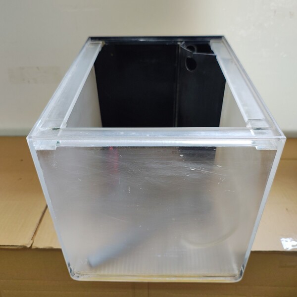 キ 中古 アクリル水槽 オーバーフロー水槽 幅29×奥行38.5×高さ30㎝ 底面パンチングボードフィルター ボールバルブ ドレンパイプ付き