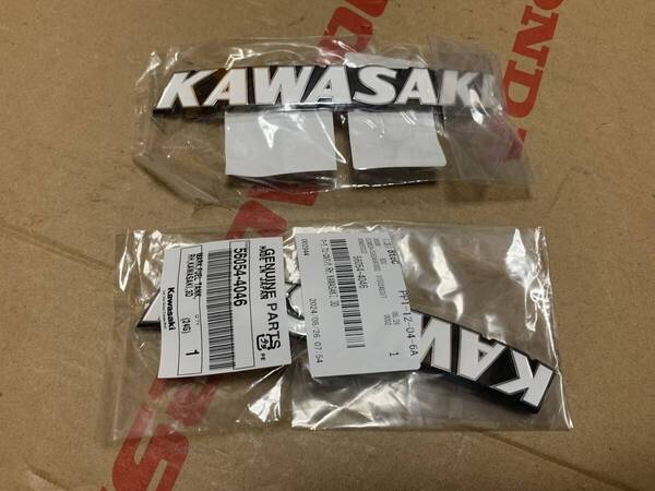 新品未開封☆カワサキ純正ガソリンタンク/フューエルタンクエンブレム左右セット☆56054-4046/4045☆Z900RS/Z400/550FX/ゼファー/ZRX/Z250