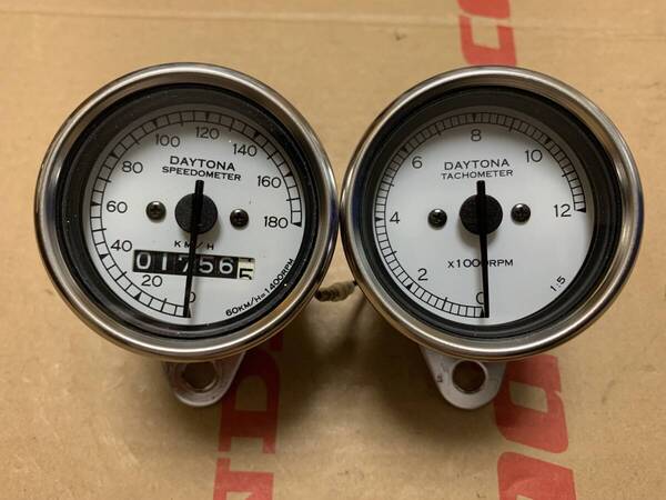 超美品☆廃盤品☆ SR400/ SR500☆デイトナ(DAYTONA)スピードメーター&タコメーター2点セット☆下振りタイプ☆アナログ/機械式☆走行少