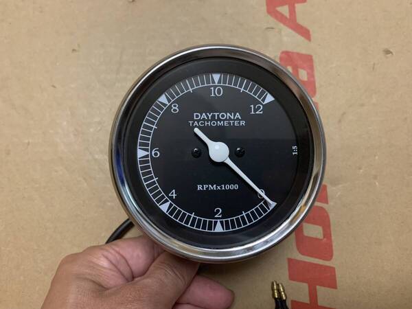 超美品☆廃盤品☆SR400/ SR500☆デイトナ(DAYTONA)85Φタコメーター☆アナログ/機械式☆送料無料