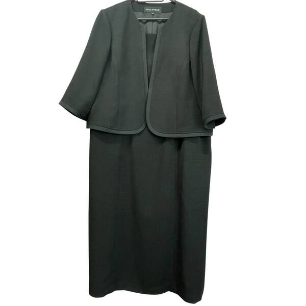 SOIR PERLE ソワールペルル ドッキング ワンピース ノーカラー ジャケット ブラック 冠婚葬祭 ブラックフォーマル 大きいサイズ 0103929