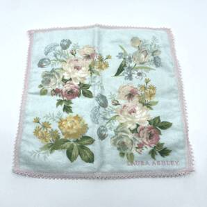 【シール付き未使用品】Laura Ashley ローラ アシュレイ タオルハンカチ ハンドタオル 緑がかったライトブルー系 縁フリル 花柄 フラワー