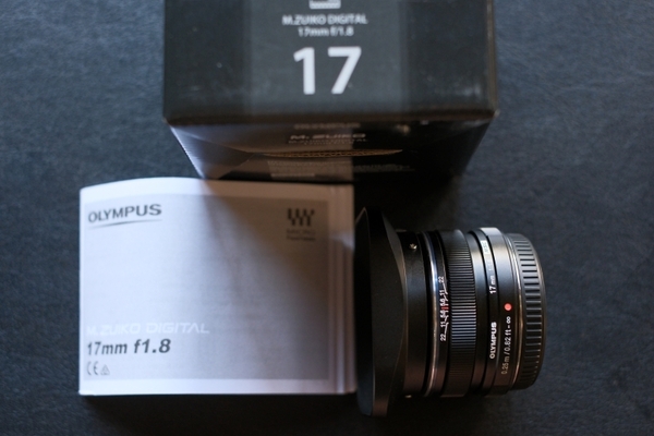 美品 M.ZUIKO DIGITAL 17mm F1.8 クラシックなメタルフード付き、元箱、説明書付き、全国送料無料!