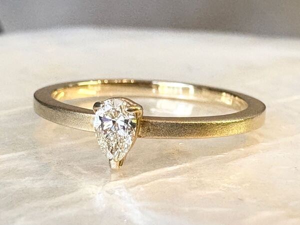 <K18>ティアドロップ 一粒 ダイヤモンド リング 0.13ct 艶消し イエローゴールド