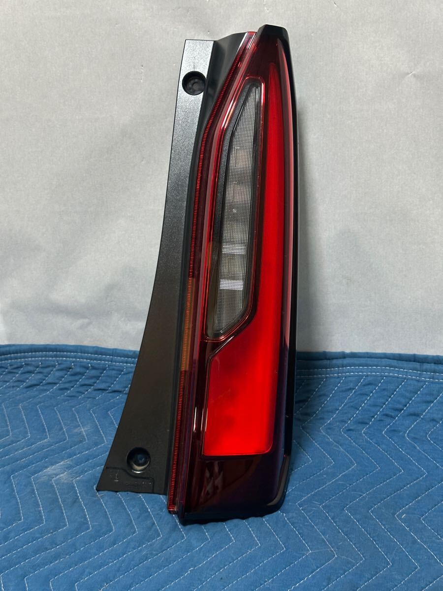 ホンダ N-BOX JF5 右テールランプ N-BOX N−BOX 6BA-JF5 右テールランプ 33500-32R-N01 368433
