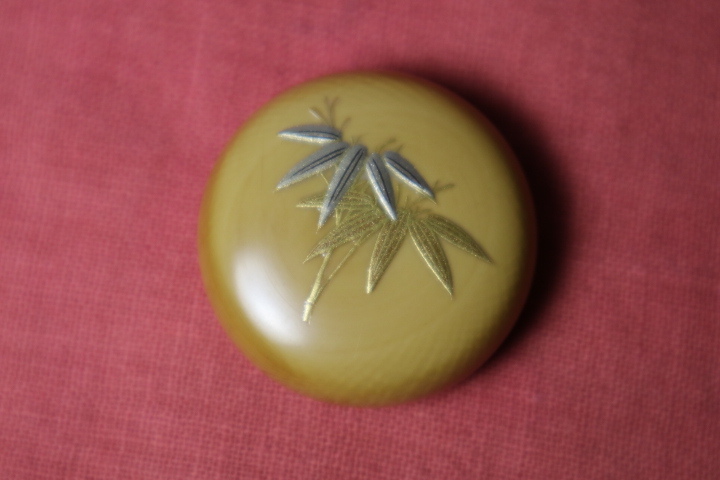 五】木製金漆塗 牡丹唐獅子高蒔絵印籠 木彫饅頭根付(印籠)｜売買