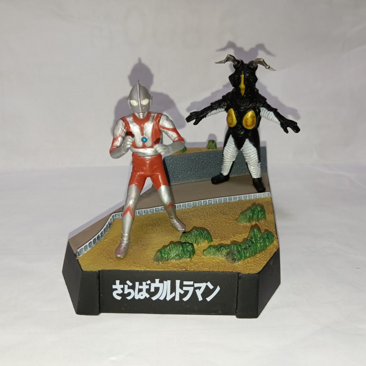 Amazon.com: Ultra Kaiju Series 186 Sphere Neomegas : Toys