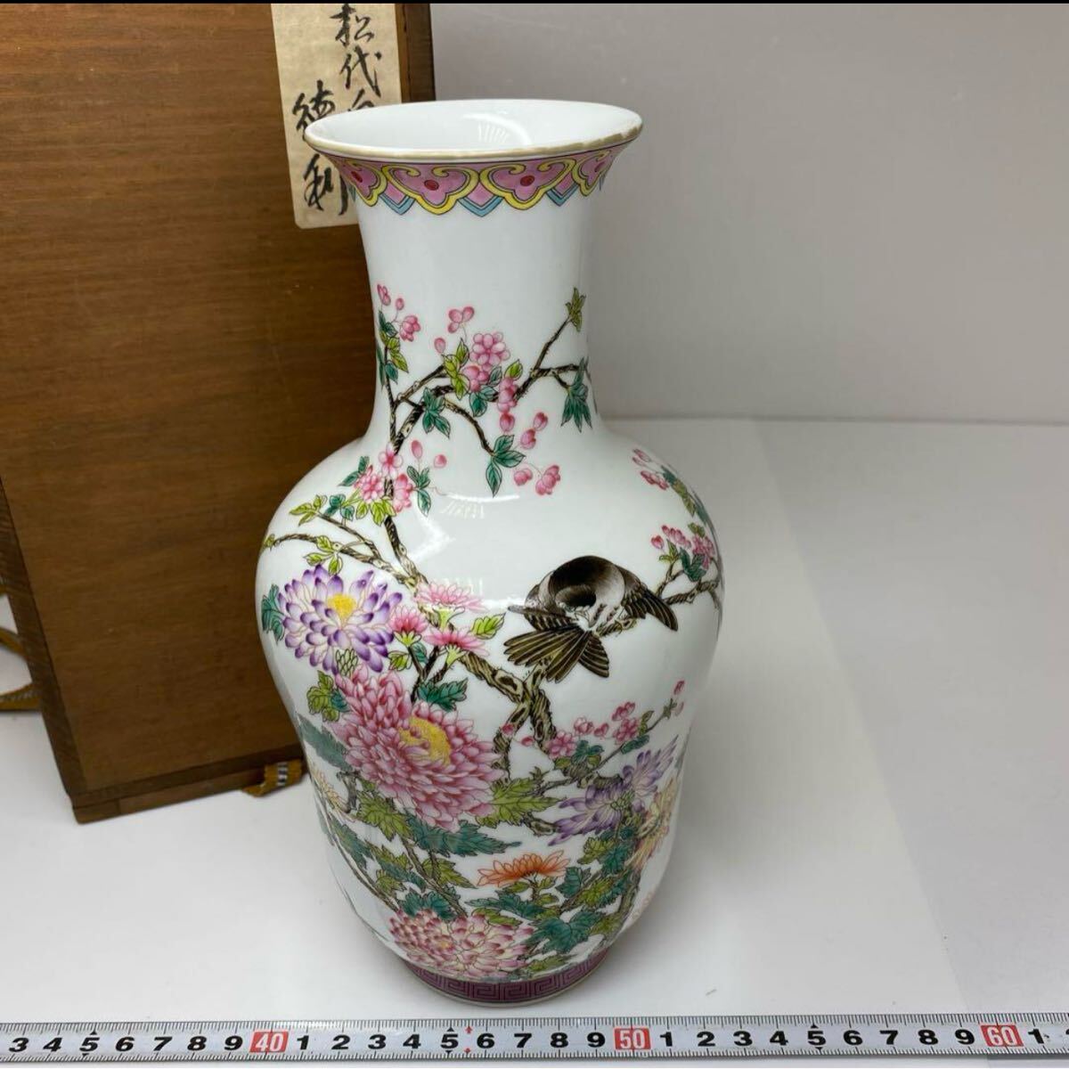 能川製 象嵌 蝶舞図蓋付壺 | 明治工芸・明治金工の販売専門店