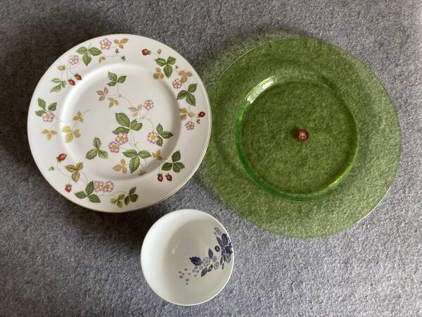 送料込 即決 訳あり品 ウェッジウッド WEDGWOOD ストロベリーブルームインディゴ ライスボウル ワイルドストロベリー27㎝ WALTHERGLAS 3点