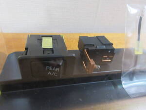 Замените лампочку (пшеничную лампочку) внутри выключателя на новую *Ограничено высотой 25 мм или менее, когда выключатель расположен горизонтально.