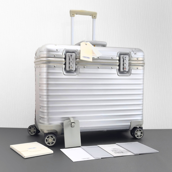 RIMOWA リモワ TOPAS トパーズ PILOT パイロット 34L 機内持ち込み 4輪 TSAロック アルミ 銀色 コンパクト スーツケース キャリーバッグ