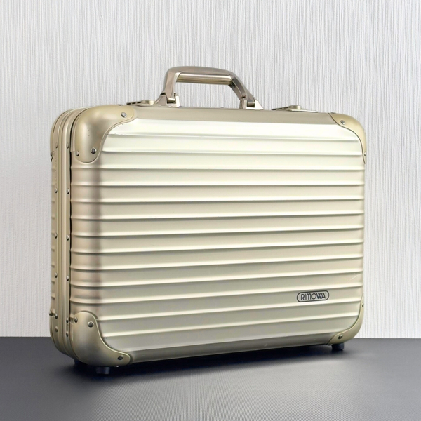 RIMOWA リモワ TOPAS トパーズ GOLD ゴールド 22L アタッシュケース アタッシェ ボードケース 金色 アルミ ビジネス ハンドバッグ ブリーフ