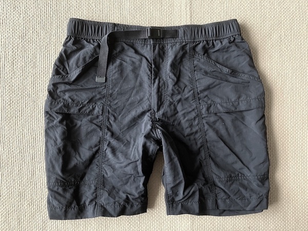 即決 Lサイズ UNIQLO ユニクロ ギア ショーツ ショートパンツ 黒 ダークネイビーっぽい ナイロン リップストップ