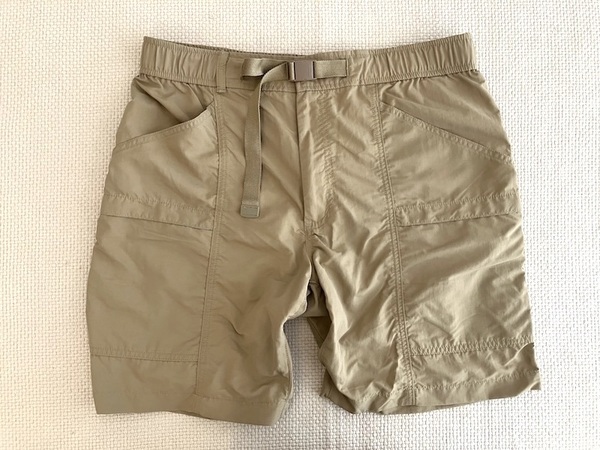 即決 Lサイズ ユニクロ ギアショーツ 濃いめ ベージュ ショートパンツ UNIQLO ナイロン ベルト留め具もベージュ