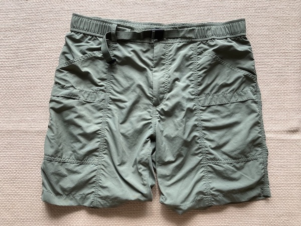 即決 ユニクロ ギアショーツ ショートパンツ Lサイズ オリーブ カーキグリーン ベルト留め具が黒 UNIQLO ナイロン ベトナム製